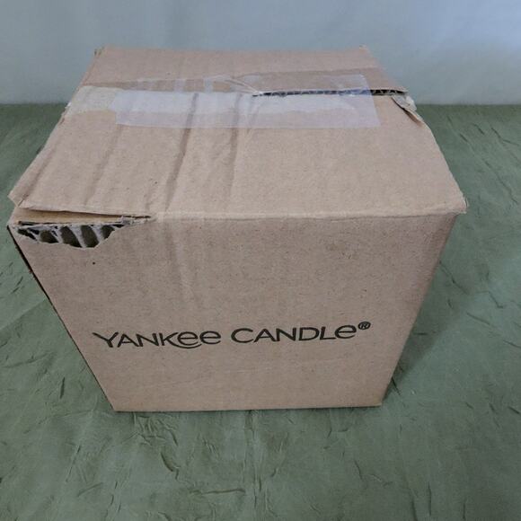 Yankee Candle White 'SNOWFLAKE' Ceramic Electric Candle Tart Wax Warmer - NIB - Picture 5 of 7